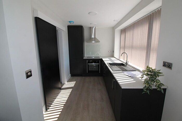 2 Bedroom Flat To Rent In Park Square, Pudsey, LS28