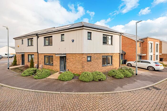 3 Bedroom Semi-Detached House For Sale In Havelock Drive, Greenhithe, Kent, DA9