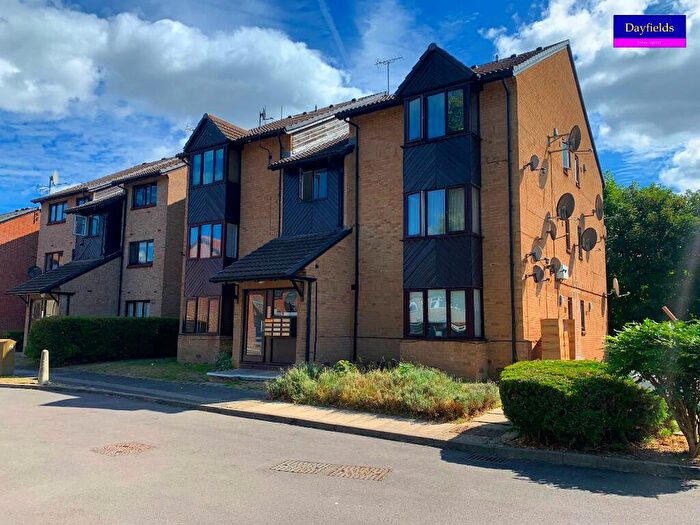 Studio To Rent In Pycroft Way, London, N9