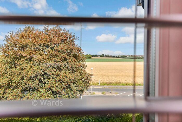 1 Bedroom Flat For Sale In Wealdhurst Park, Broadstairs, Kent, CT10