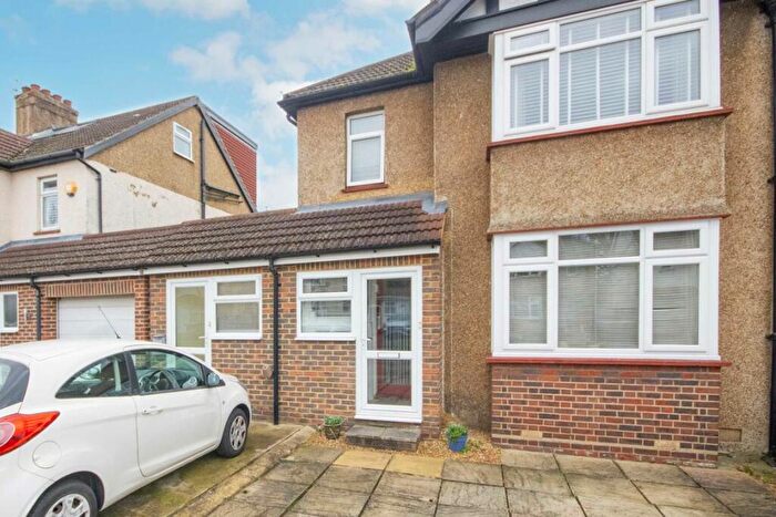 1 Bedroom Flat To Rent In Cranborne Avenue, Surbiton, KT6