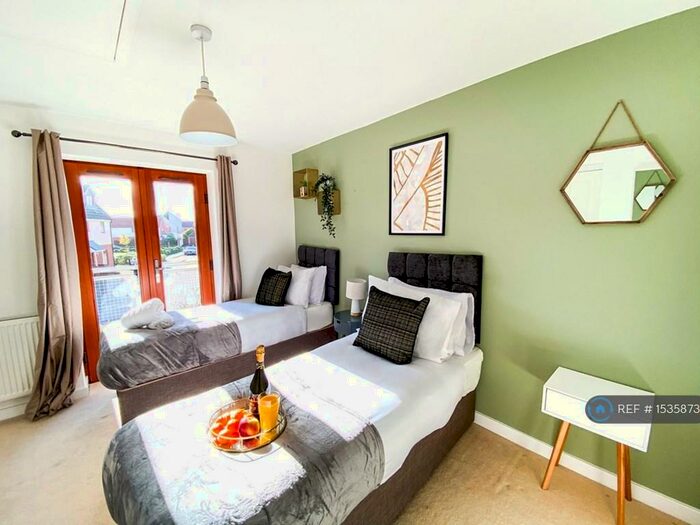 3 Bedroom Semi-Detached House To Rent In Poppy Avenue, Broughton, Milton Keynes, MK10