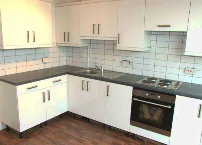 2 Bedroom Apartment To Rent In Leigh On Sea, SS9
