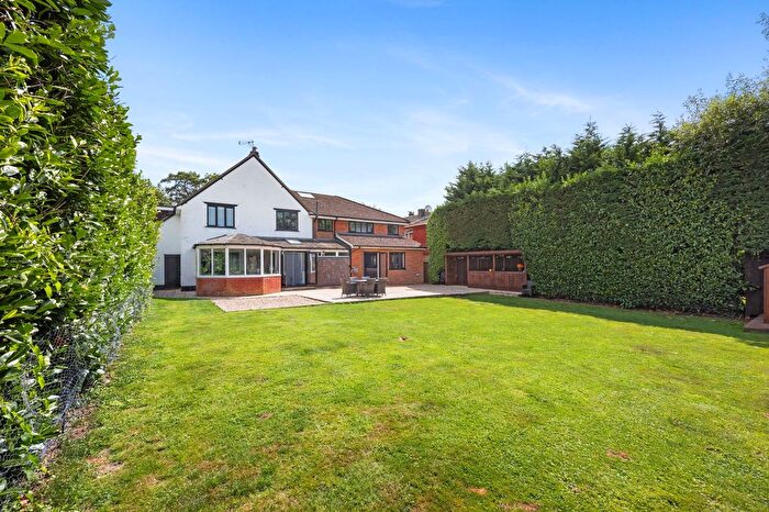 5 Bedroom Detached House For Sale In Reigate Road, Hookwood, RH6