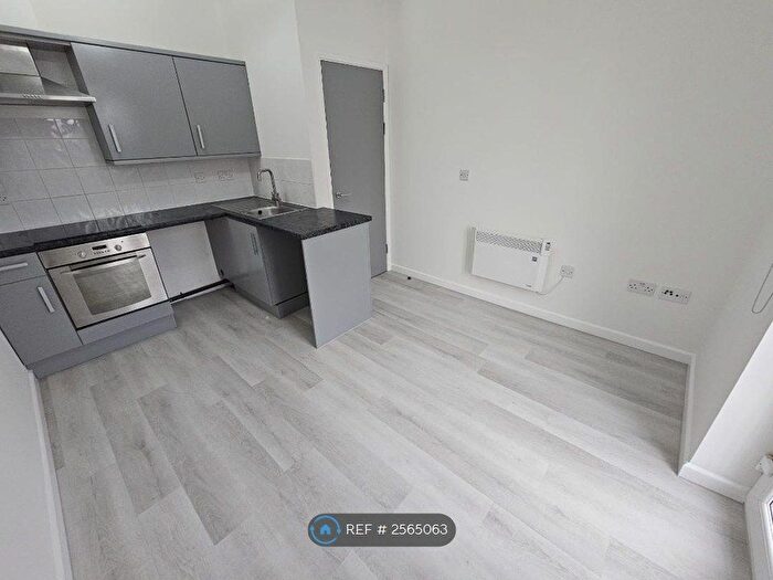 1 Bedroom Flat To Rent In Meadow Court, Wakefield, WF2