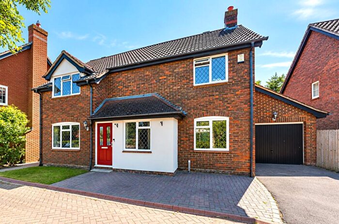 4 Bedroom Detached House For Sale In Maple Leaf Drive, Sidcup, DA15