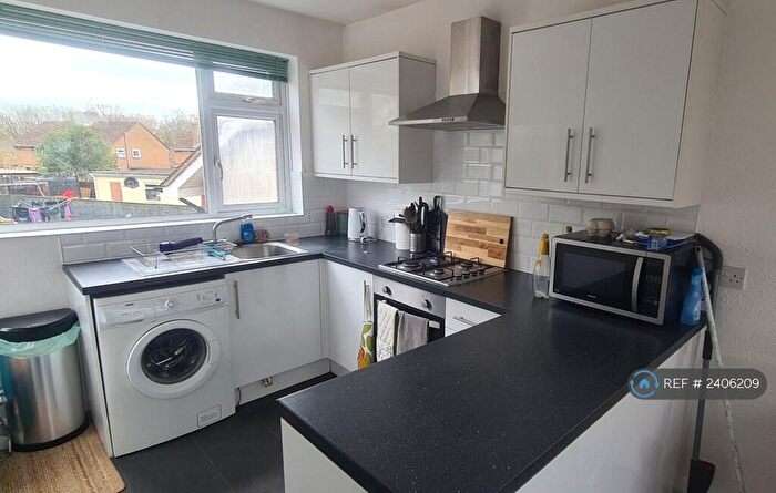 2 Bedroom Flat To Rent In Tilehurst, Reading, RG30