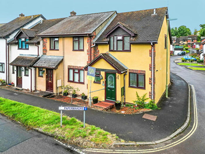 2 Bedroom End Of Terrace House For Sale In Papermakers, Overton, RG25