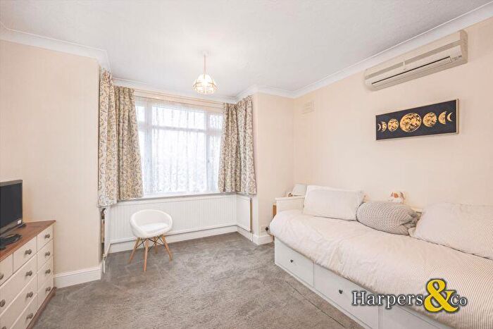 2 Bedroom Detached Bungalow For Sale In Church Hill, Dartford, DA2