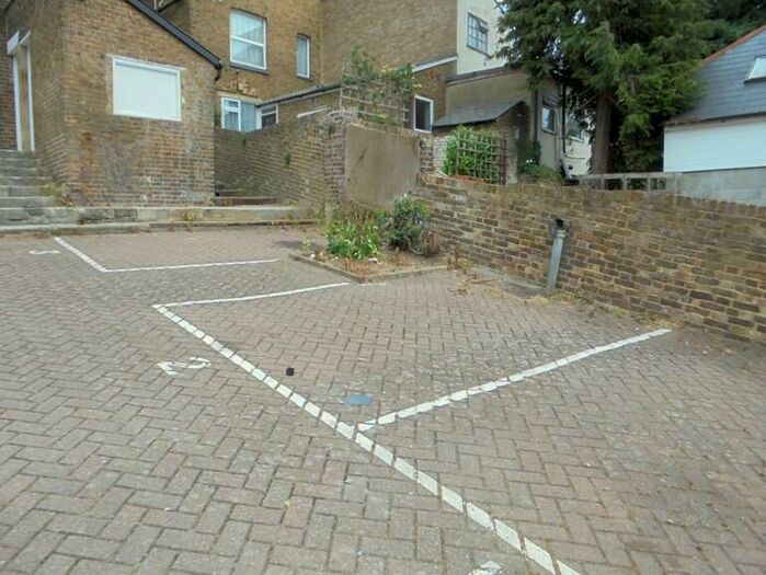 1 Bedroom Flat To Rent In Ashford Road, Maidstone, Kent, ME14