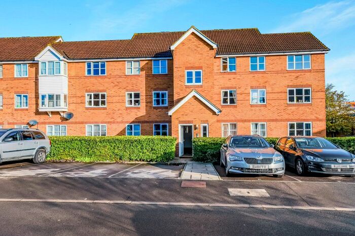 2 Bedroom Flat To Rent In Aspen Grove, Aldershot, GU12