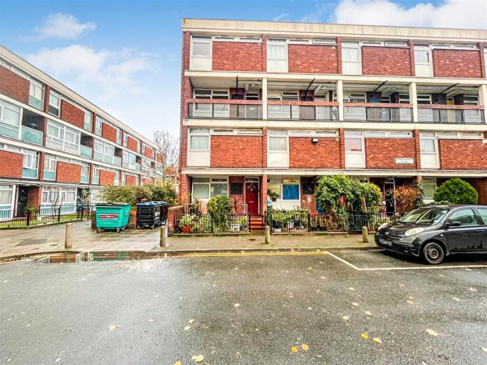2 Bedroom Apartment For Sale In Lympstone Gardens, London, SE15
