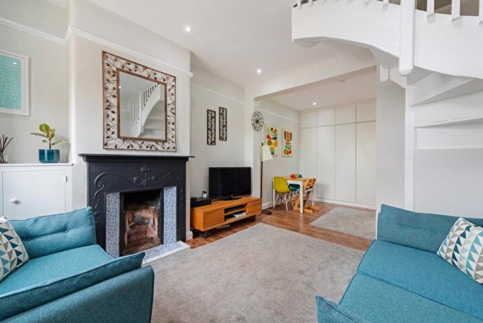 3 Bedroom Terraced House To Rent In Vansittart Road Windsor, SL4