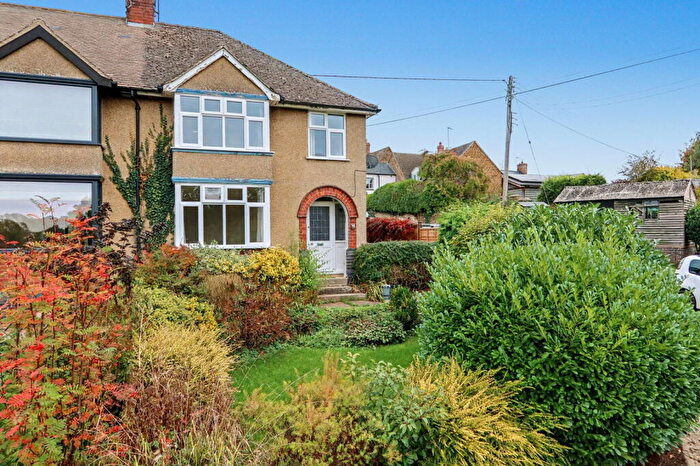 3 Bedroom Semi-Detached House For Sale In Meadow View, Adderbury, OX17