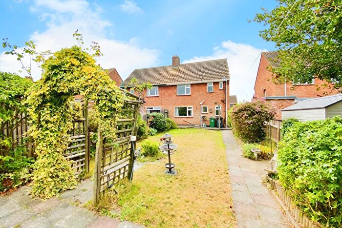 3 Bedroom Semi-Detached House For Sale In Central Avenue, Syston, LE7