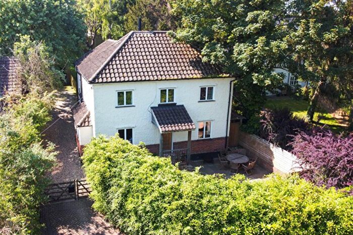 4 Bedroom Detached House For Sale In Hill View, Farleigh Road, Cliddesden, RG25