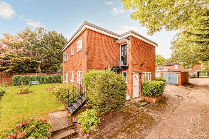 3 Bedroom Flat To Rent In Eaton Rise, London, W5