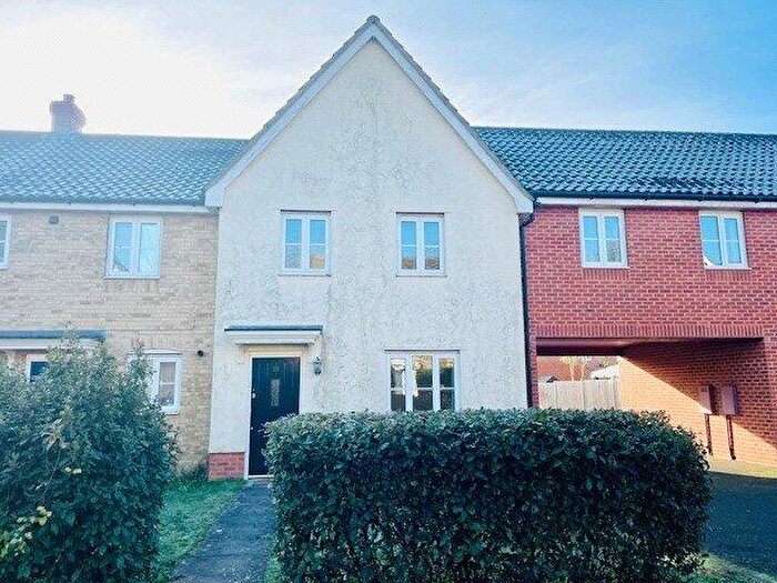 3 Bedroom Link Detached House To Rent In Pennycress Drive, Wymondham, Norfolk, NR18