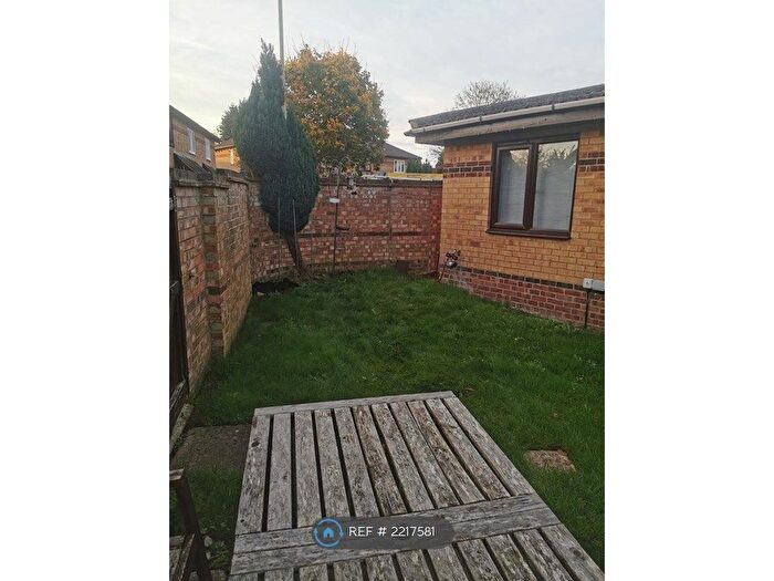 3 Bedroom Semi-Detached House To Rent In Forsythia Close, Bicester, OX26