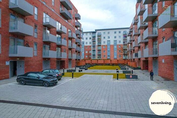 2 Bedroom Apartment To Rent In Steel House, The Metalworks, Petersfield Avenue, Slough, Berkshire, SL2