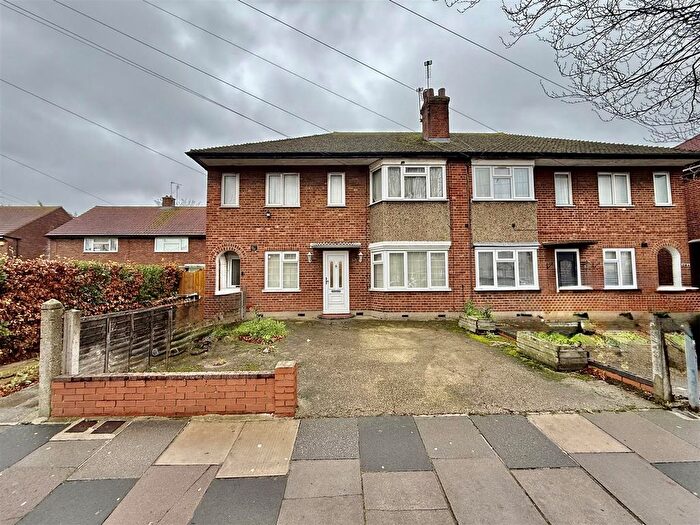 2 Bedroom Maisonette For Sale In Lady Margaret Road, Southall, UB1