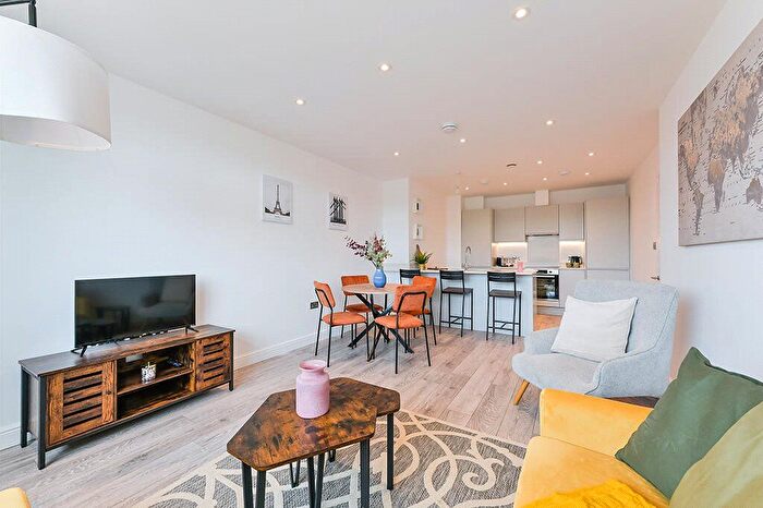 3 Bedroom Flat To Rent In Portland Road, London, SE25