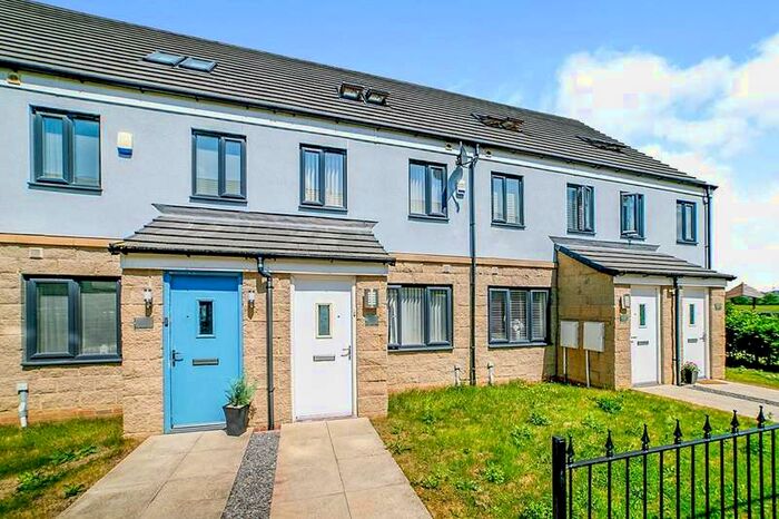 3 Bedroom House To Rent In King Oswald Drive, Blaydon-on-tyne, Tyne And Wear, NE21