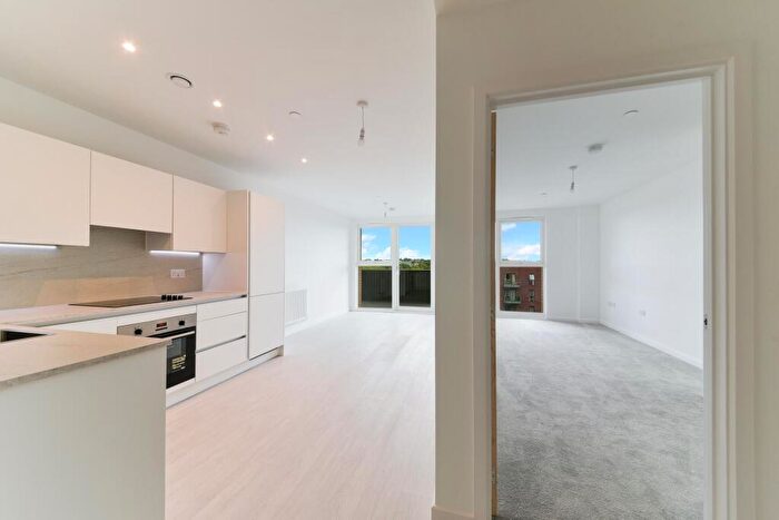 2 Bedroom Apartment To Rent In Hendon Waterside, London, NW9