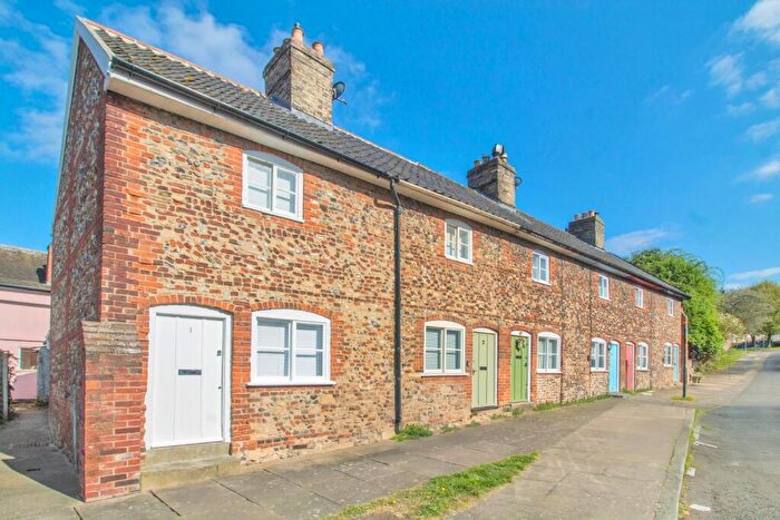 1 Bedroom Terraced House For Sale In The Vinefields, Bury St. Edmunds, IP33