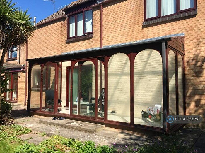 5 Bedroom Semi-Detached House To Rent In Carston Grove, Calcot, Reading, RG31