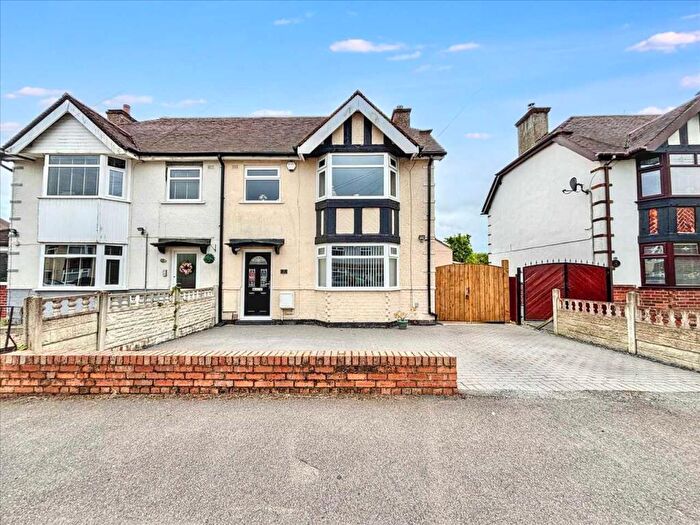 3 Bedroom Semi-Detached House For Sale In Lawrence Avenue, Kirkby In Ashfield, NG17