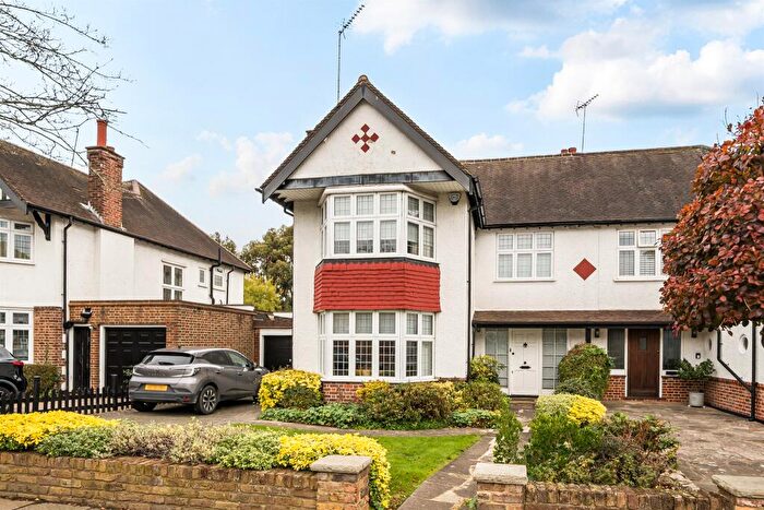 3 Bedroom Semi Detached House For Sale In Greenhill Park, Barnet, EN5