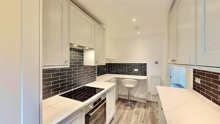 2 Bedroom Flat To Rent In Gainsborough Court, Nether Street, Finchley, N12