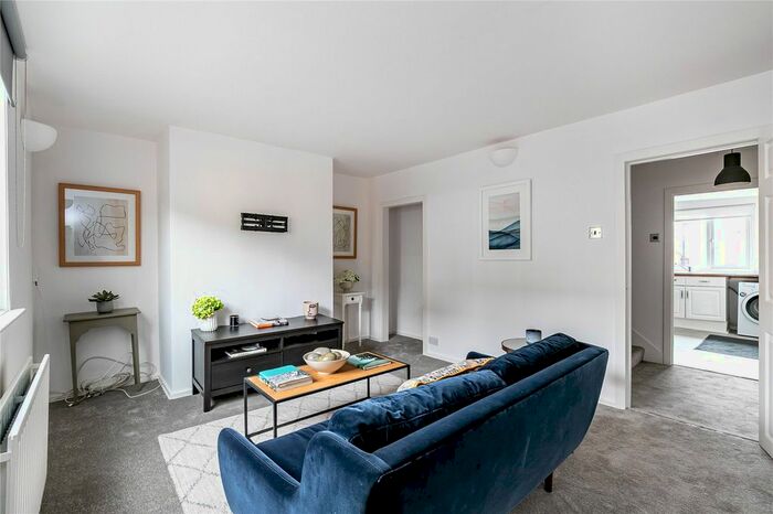 2 Bedroom Flat To Rent In Clapham High Street, London, SW4