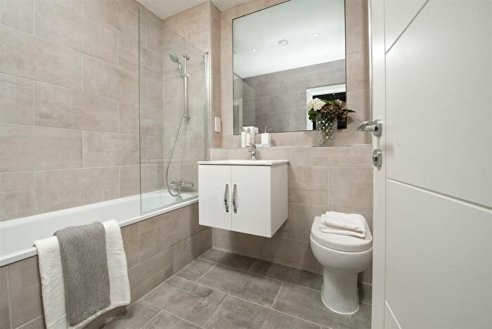 1 Bedroom Apartment For Sale In Hurricane Court, Langley, SL3