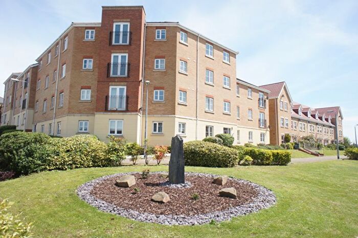 2 Bedroom Flat To Rent In Windermere Avenue, Purfleet, RM19