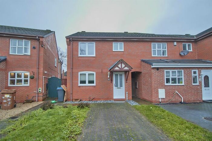 3 Bedroom Town House To Rent In St. Pauls Gardens, Hinckley, LE10