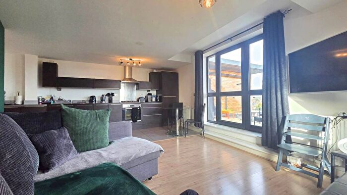 2 Bedroom Flat For Sale In Parham Drive, Gants Hill, IG2