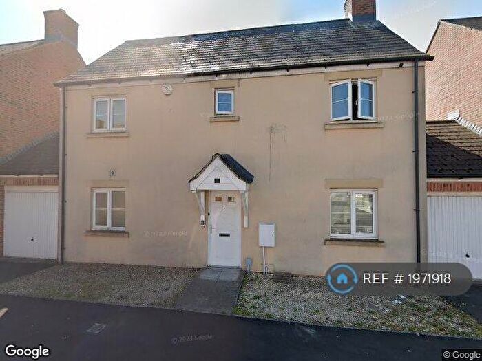 4 Bedroom Detached House To Rent In Tuscan Road, Swindon, SN25