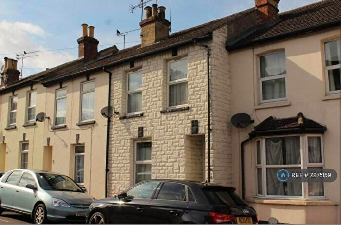 2 Bedroom Terraced House To Rent In Lysons Road, Aldershot, GU11