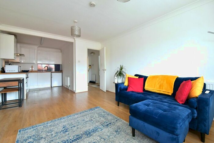 1 Bedroom Flat To Rent In Widmore Road, Bromley, BR1