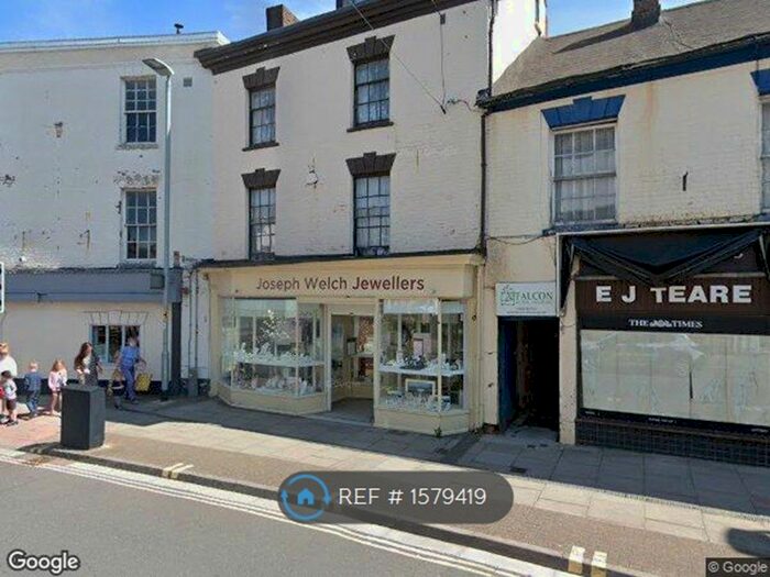 2 Bedroom Flat To Rent In South Street, Wellington, TA21