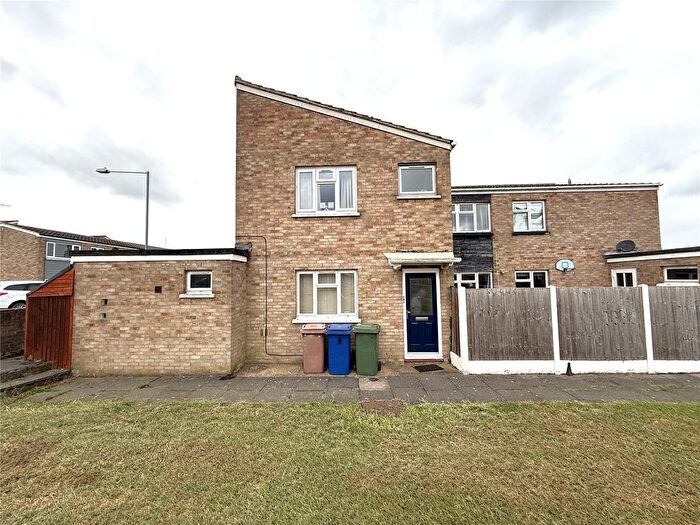 3 Bedroom Semi-Detached House To Rent In Norton Close, Corringham, Essex, SS17