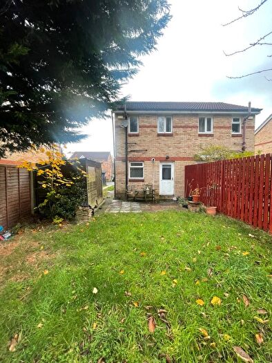 2 Bedroom Semi Detached House For Sale In Barnby Avenue, Bradford, BD8