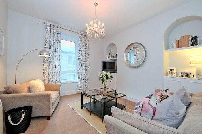 2 Bedroom Flat To Rent In Esslemont Avenue, Rosemount, Aberdeen, AB25