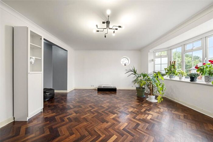 2 Bedroom Flat To Rent In North Parade, Chessington, KT9