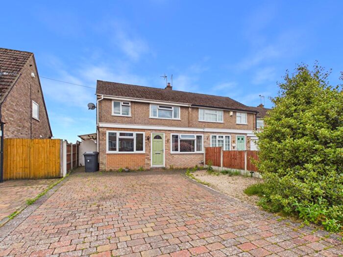 3 Bedroom Semi Detached House For Sale In Bakewell Close, Mickleover, DE3