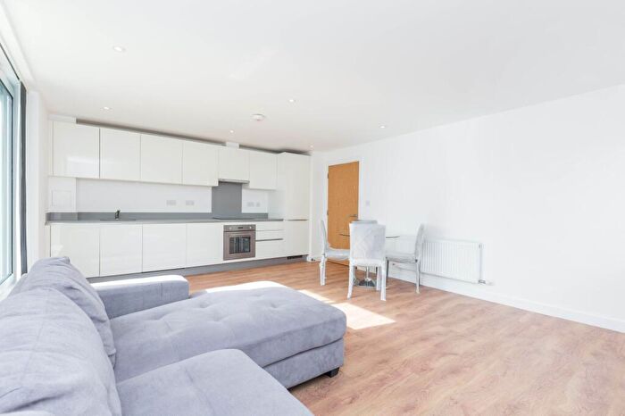 3 Bedroom Flat To Rent In Sydney Road, Tower Point, EN2