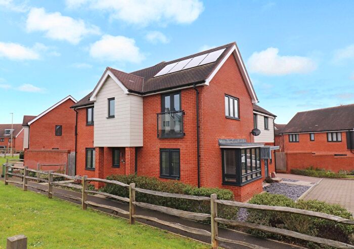 3 Bedroom Semi Detached House For Sale In Claypit Copse, Bursledon, SO31