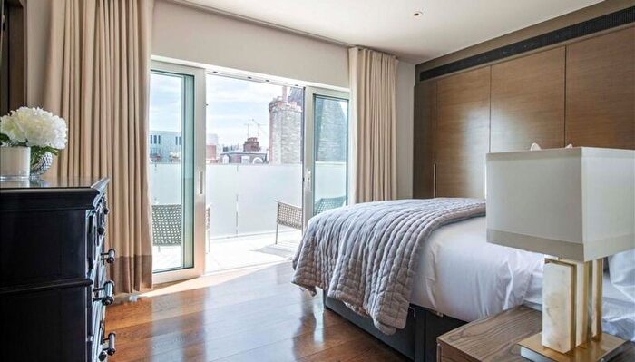 2 Bedroom Flat To Rent In Duke Street, London, W1K